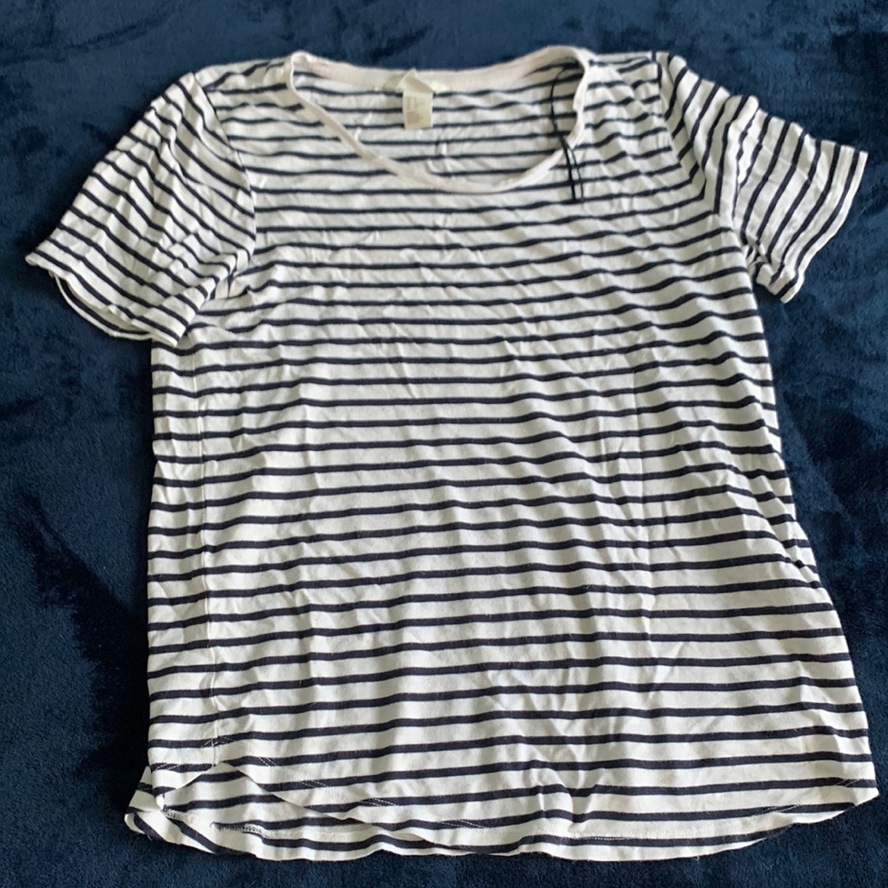 Tee small shirt size small